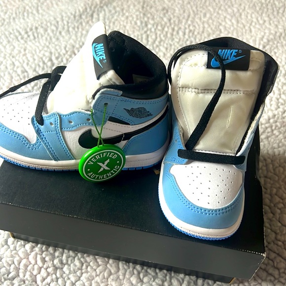 Jordan 1 Retro High university